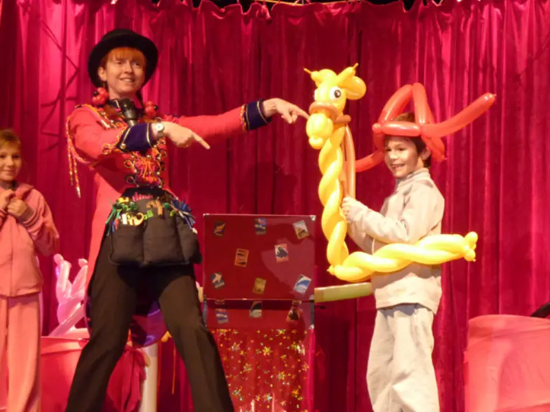 Voyage autour du Ballon
- Spectacle pour enfants - Sur Mesure Spectacles