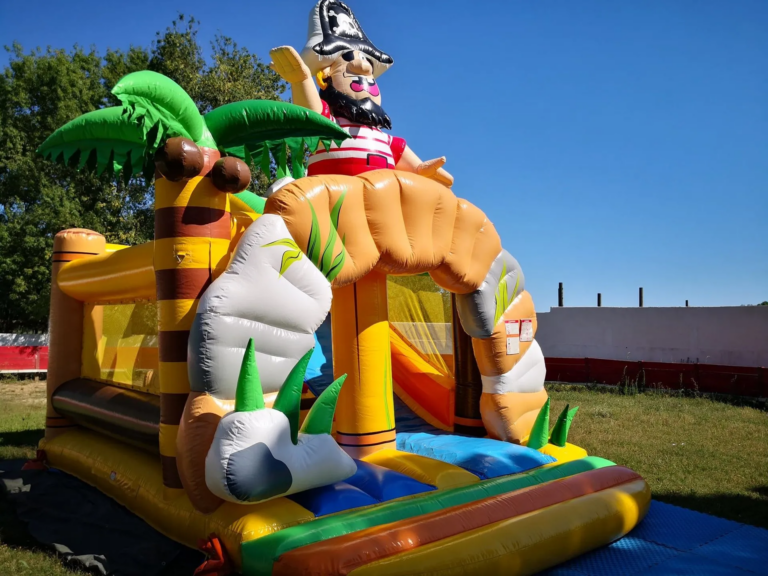 Chateau pirate - Structures gonflables Sur Mesure Spectacles