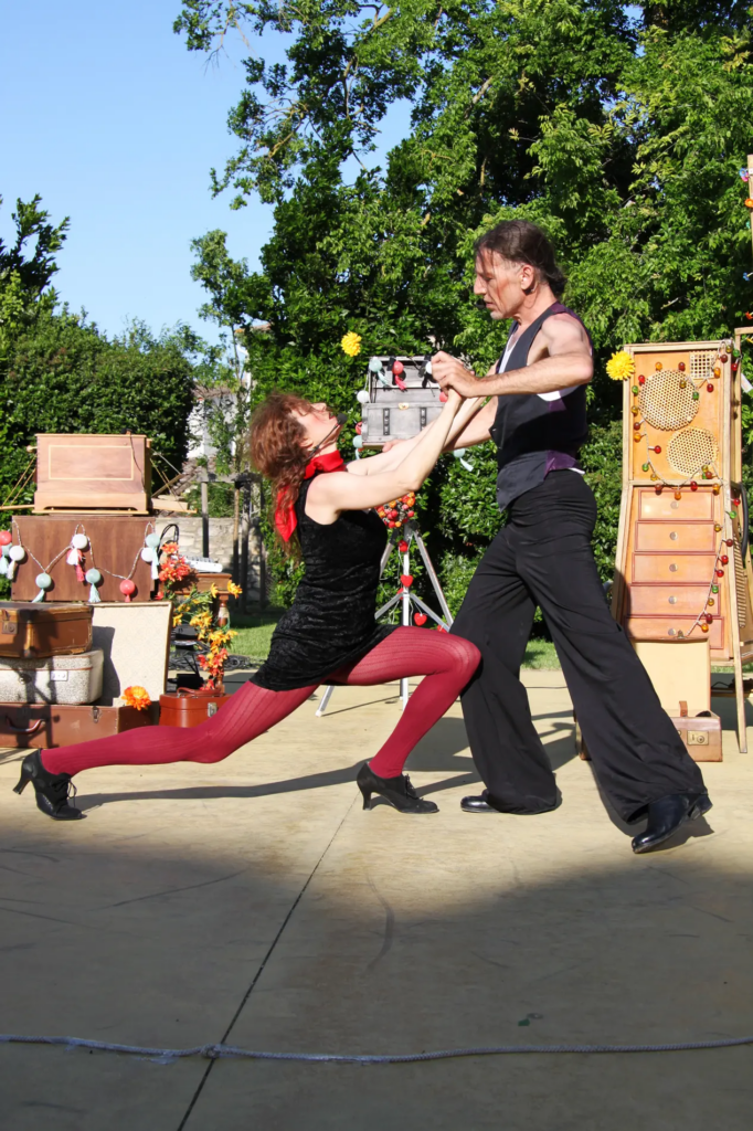 Bal à Bal
- Spectacle pour enfants - Sur Mesure Spectacles
