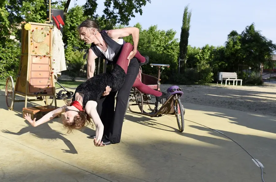 Bal à Bal - Spectacle pour enfants - Sur Mesure Spectacles