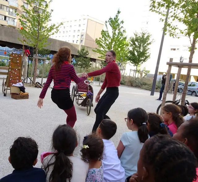 Bal à Bal - Spectacle pour enfants - Sur Mesure Spectacles