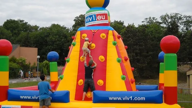 L'escalade - Structures gonflables Sur Mesure Spectacles