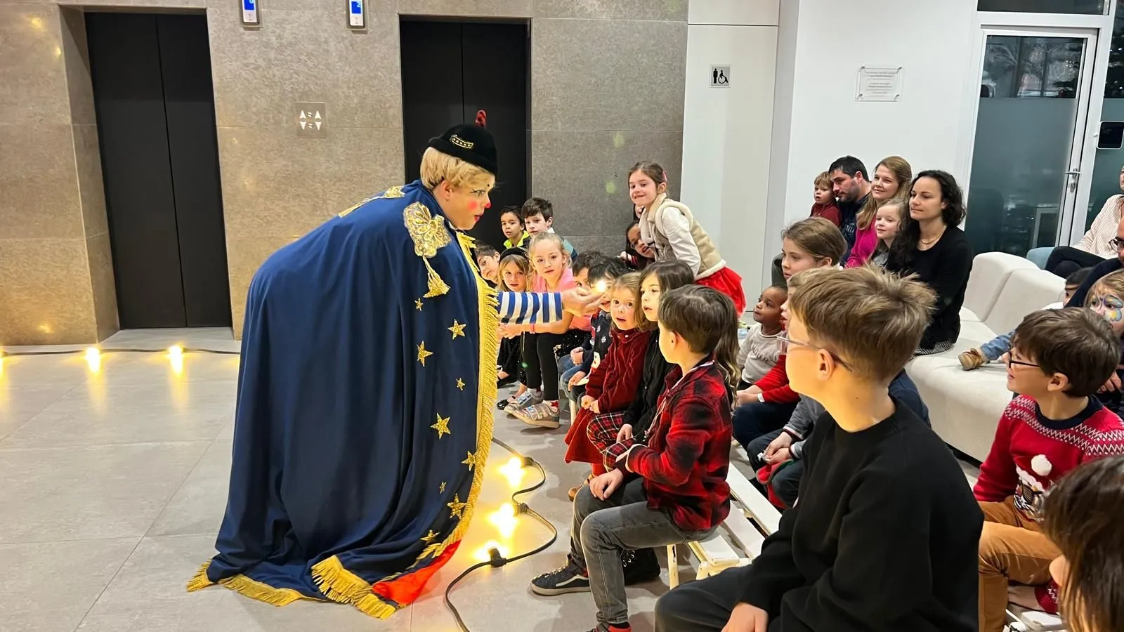 Le Christmas de Madame Clown - Spectacle pour enfants - Sur Mesure Spectacles