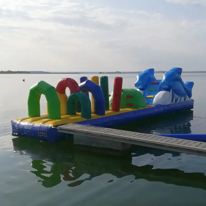 Parcours aquatique - Structures gonflables Sur Mesure Spectacles
