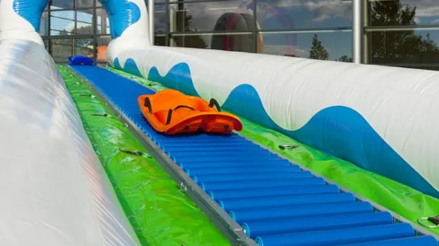 Piste de luge - Structures gonflables Sur Mesure Spectacles