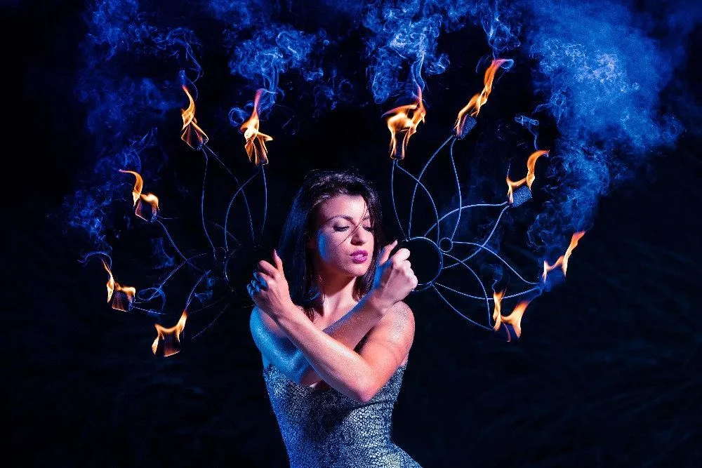 Danseuse feu - Sur Mesure Spectacles