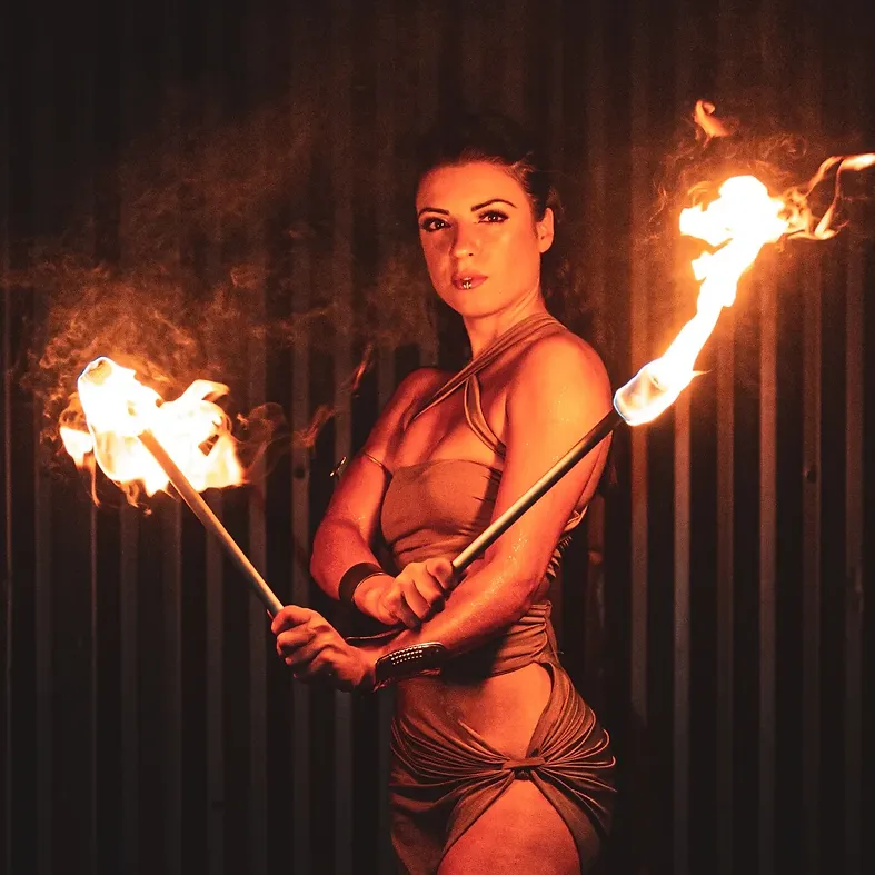 Danseuse feu - Sur Mesure Spectacles