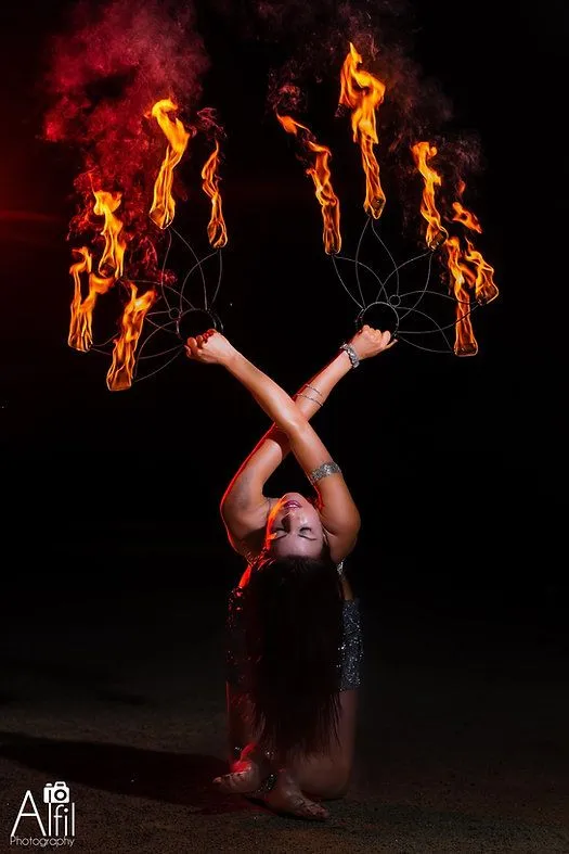 Danseuse feu - Sur Mesure Spectacles