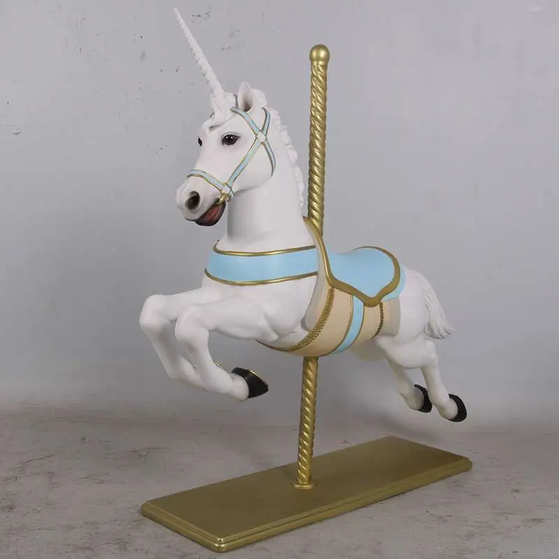 Licorne de manège - Location mobilier & décorations - Sur Mesure Spectacles