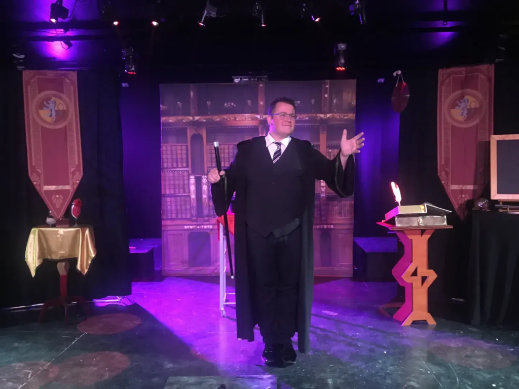 Le Bureau de la Magic Academy : Une aventure magique et interactive - Spectacle- Magie et mystère - Sur Mesure Spectacles
