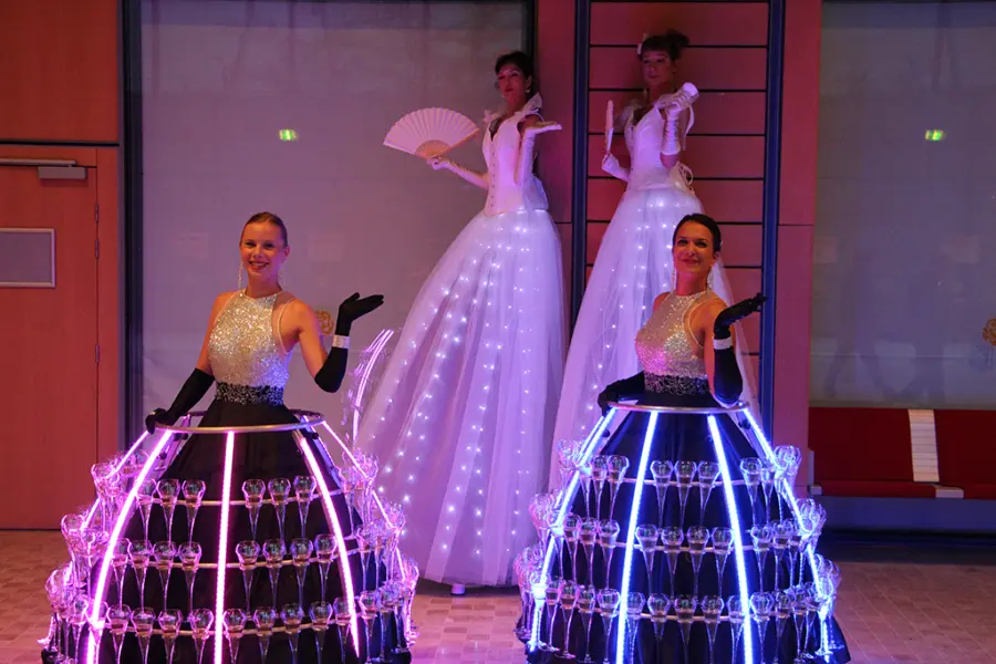 Robes à Champagne Paillettes - Animations - événement d'entreprise-Sur Mesure Spectacles