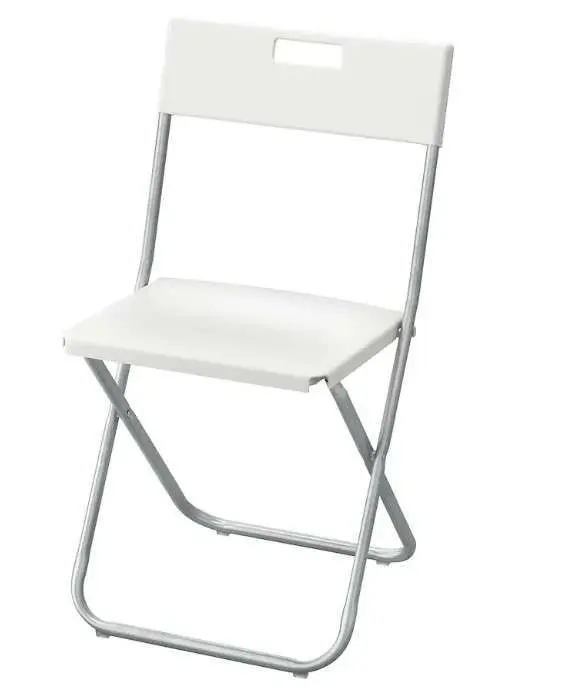 Chaise pliable blanche - Location mobilier & décorations - Sur Mesure Spectacles