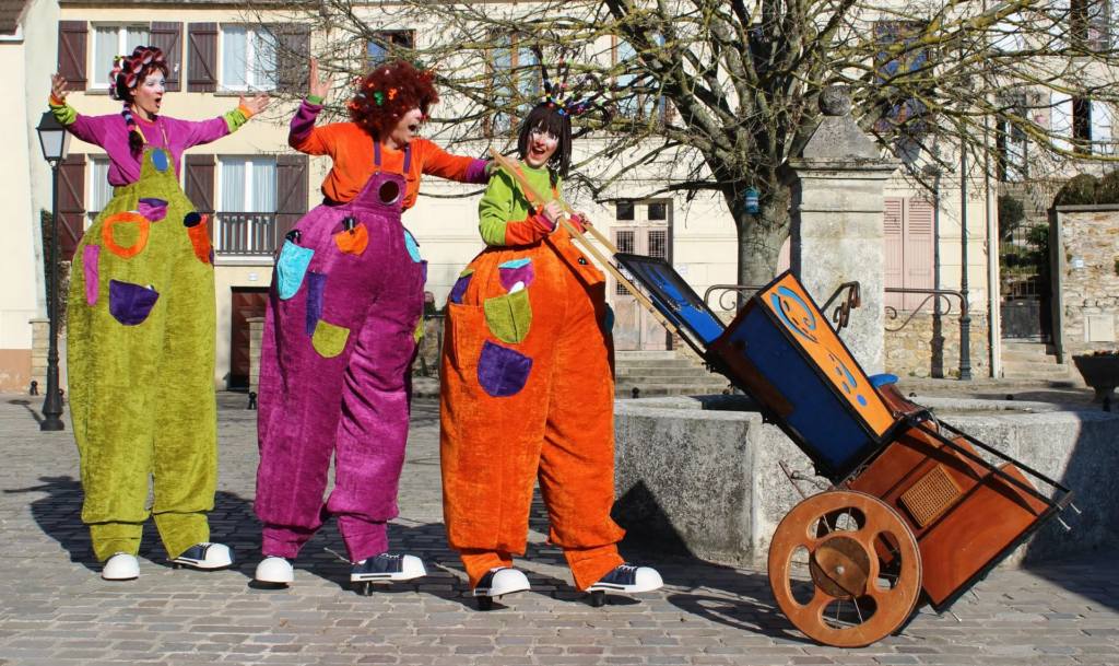 Relooking clowns - Echassiers en déambulation - Théâtre de rue - Sur Mesure Spectacles