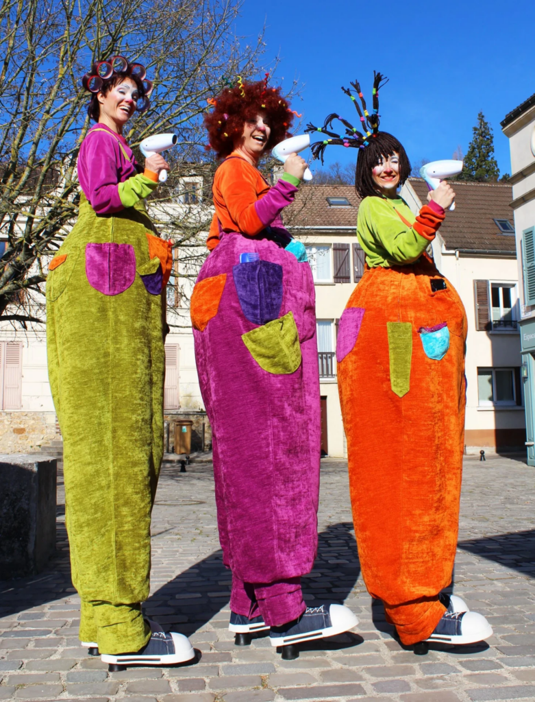 Relooking clowns - Echassiers en déambulation - Théâtre de rue - Sur Mesure Spectacles
