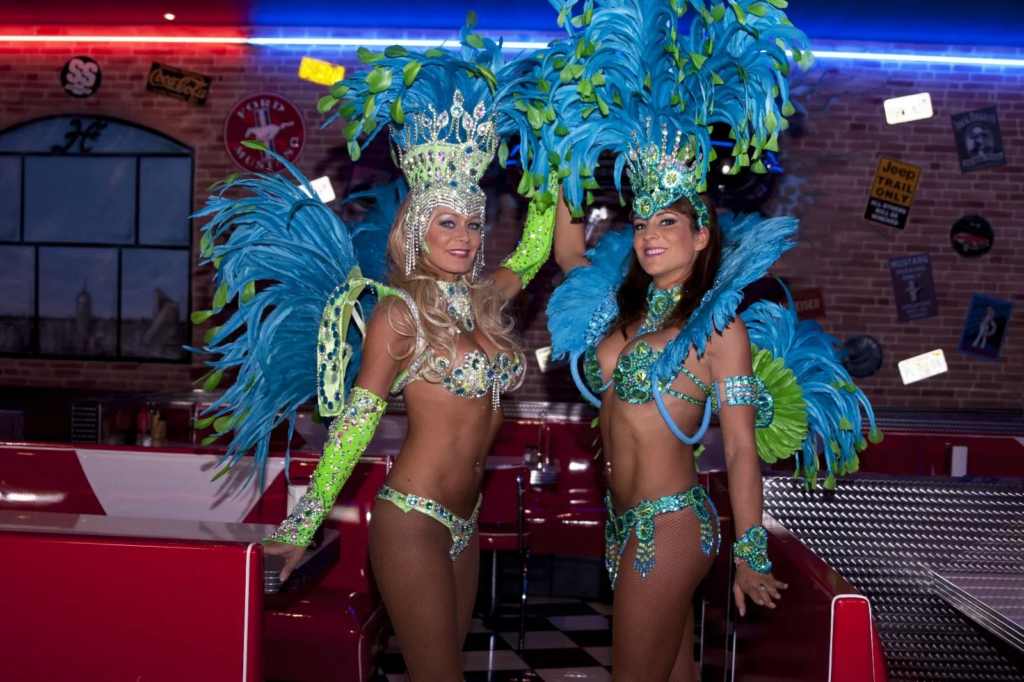 Danseurses Tour du monde - Sur Mesure Spectacles