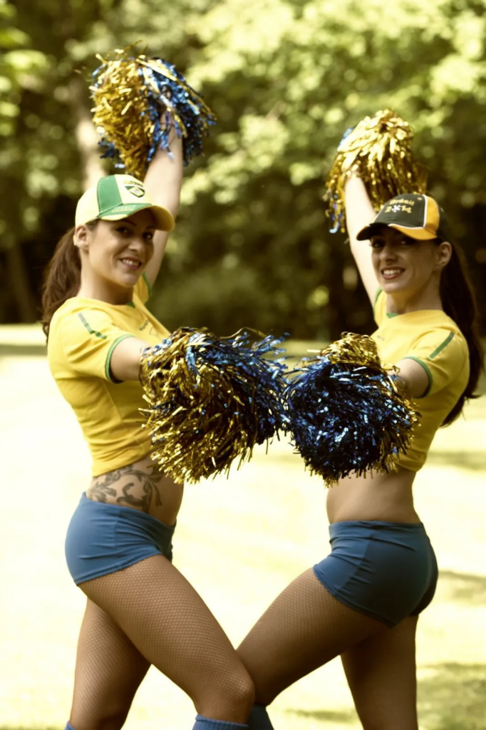 Danseurses Tour du monde - Sur Mesure Spectacles
