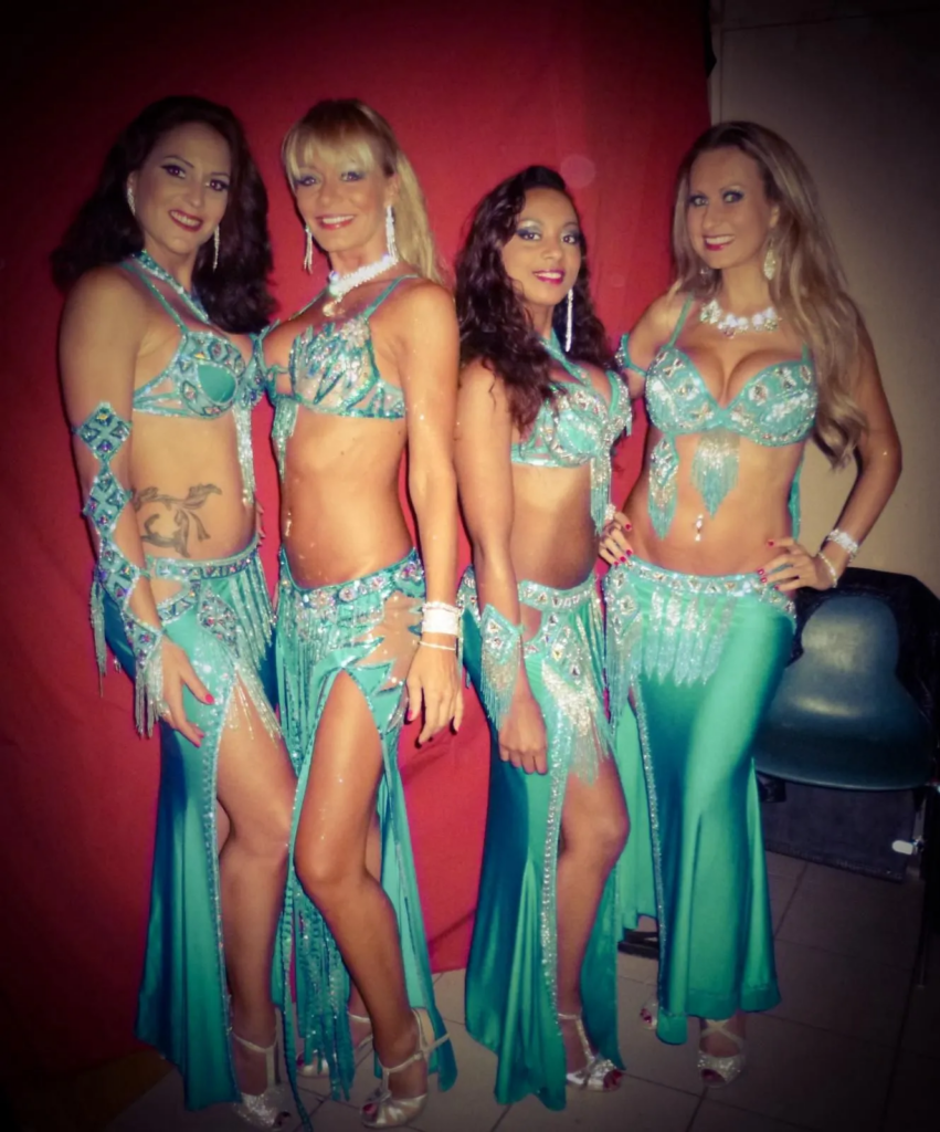 Danseurses Tour du monde - Sur Mesure Spectacles
