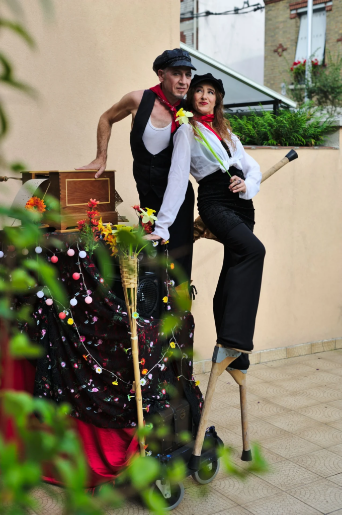 Les Echass'Guinguette - Echassiers - Théâtre de rue - Sur Mesure Spectacles