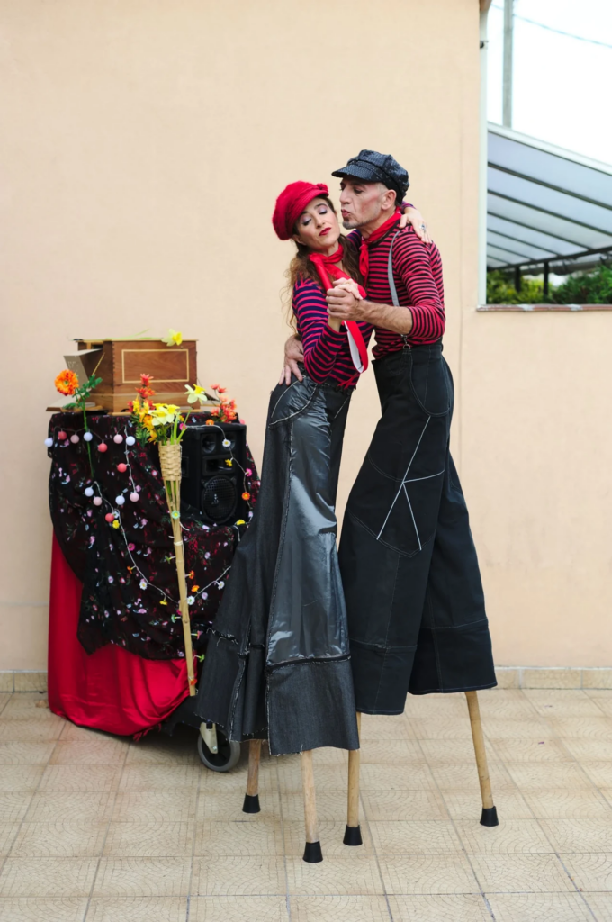 Les Echass'Guinguette - Echassiers - Théâtre de rue - Sur Mesure Spectacles