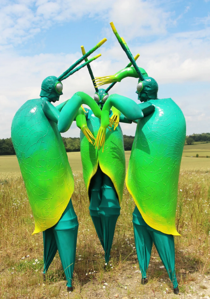 Les lucioles - Echassiers en déambulation - Théâtre de rue - Sur Mesure Spectacles