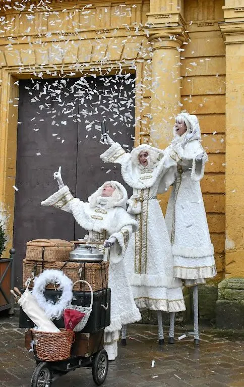 Les Fées Glacées - Echassiers en déambulation - Théâtre de rue - Sur Mesure Spectacles
