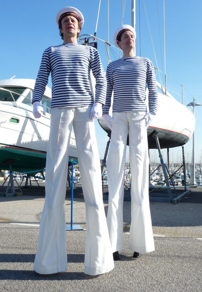 Les marins - Echassiers en déambulation - Théâtre de rue - Sur Mesure Spectacles