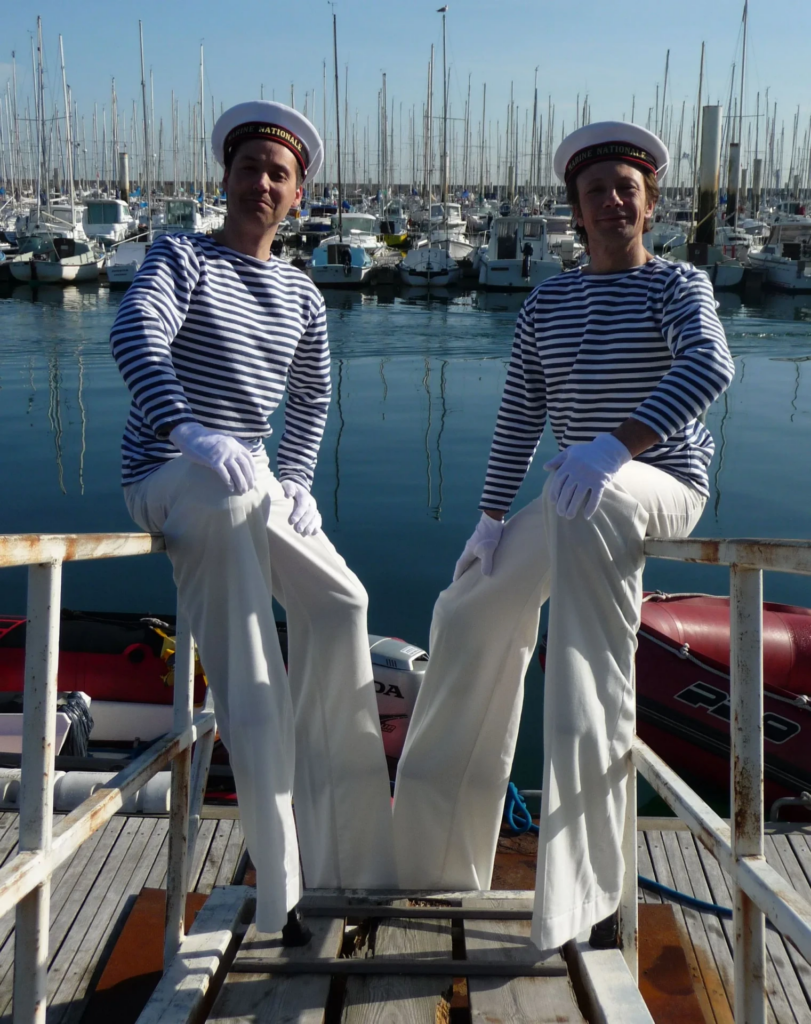Les marins - Echassiers en déambulation - Théâtre de rue - Sur Mesure Spectacles