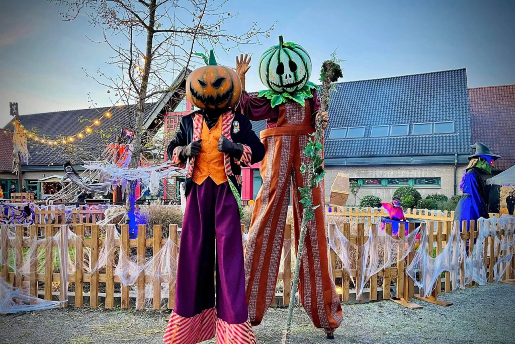 Les O'lanterns - Echassiers en déambulation - Théâtre de rue - Sur Mesure Spectacles