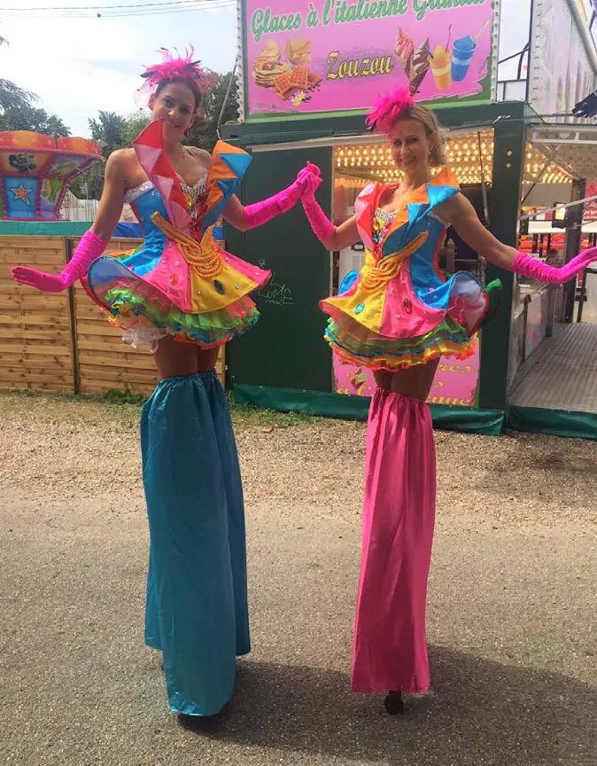 Lady circus - Echassiers en déambulation - Théâtre de rue - Sur Mesure Spectacles