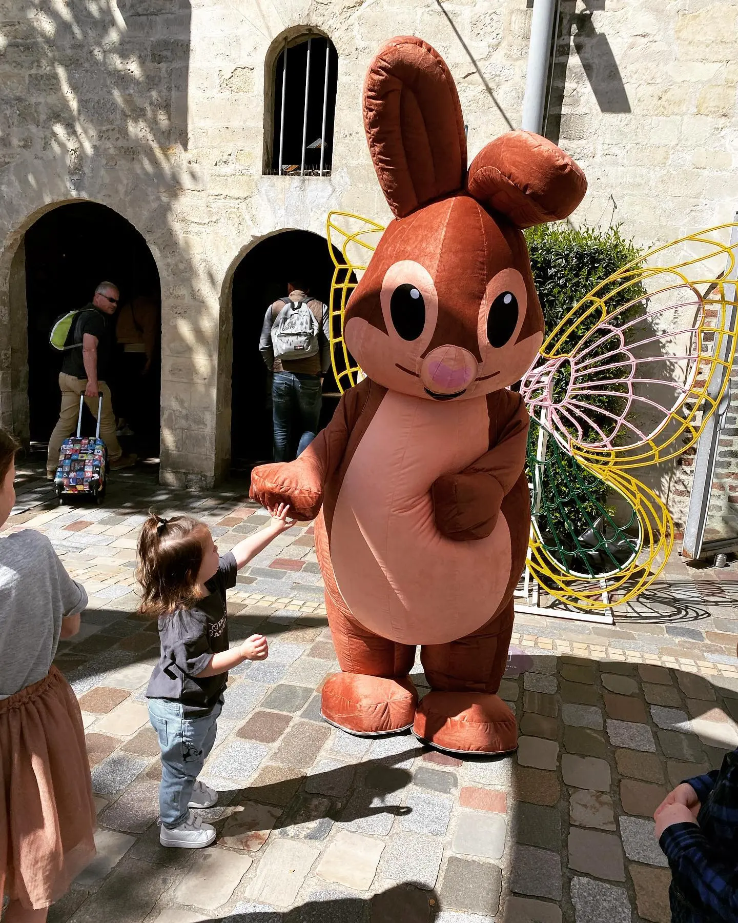 Lapin marronMascotte - Sur Mesure Spectacles
