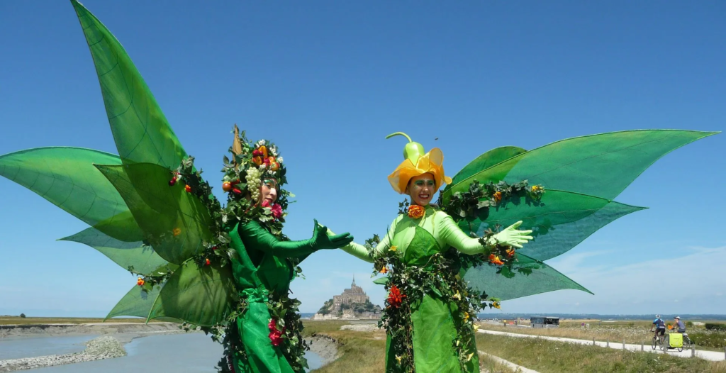 les elfes nature - Echassiers en déambulation - Théâtre de rue - Sur Mesure Spectacles