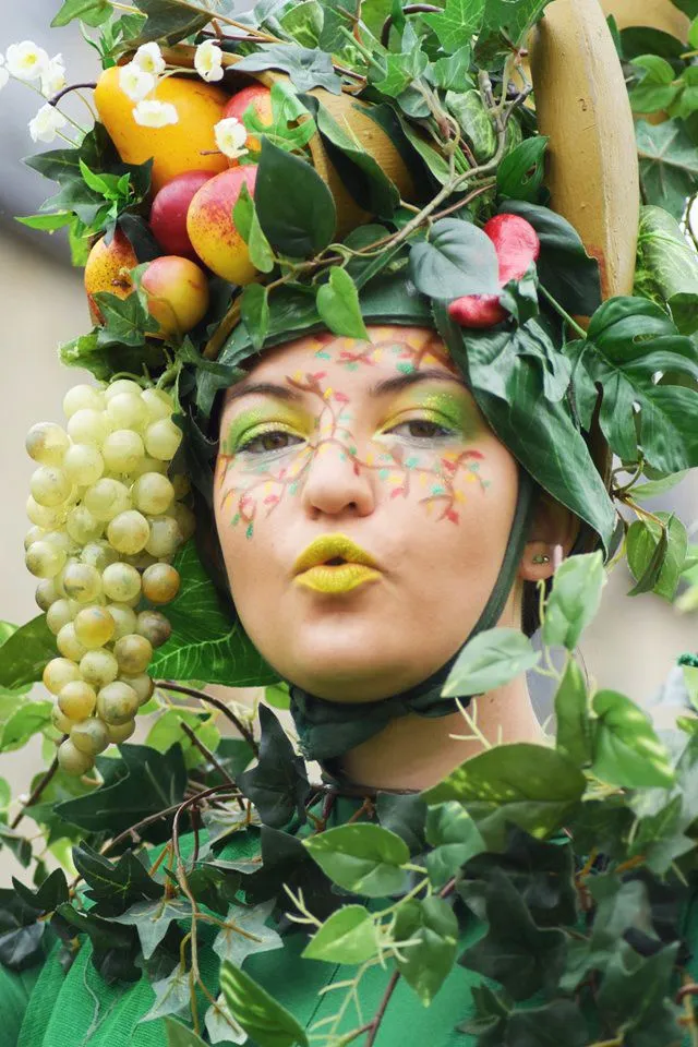 les elfes nature - Echassiers en déambulation - Théâtre de rue - Sur Mesure Spectacles