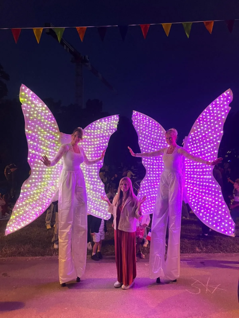 Les Papillons Fantastiques - Echassiers en déambulation - Théâtre de rue - Sur Mesure Spectacles