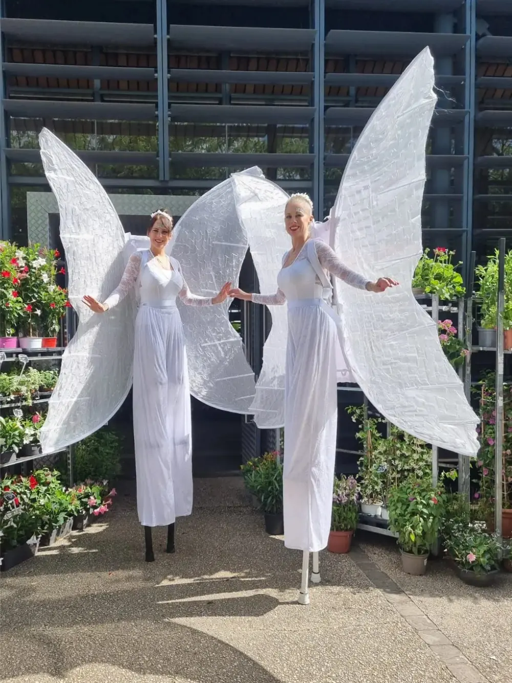 Les Papillons Fantastiques - Echassiers en déambulation - Théâtre de rue - Sur Mesure Spectacles