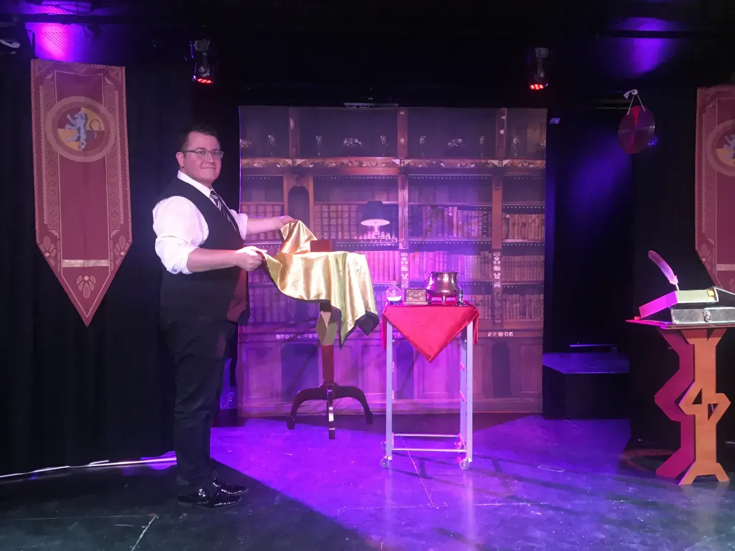 Le Bureau de la Magic Academy : Une aventure magique et interactive - Spectacle- Magie et mystère - Sur Mesure Spectacles
