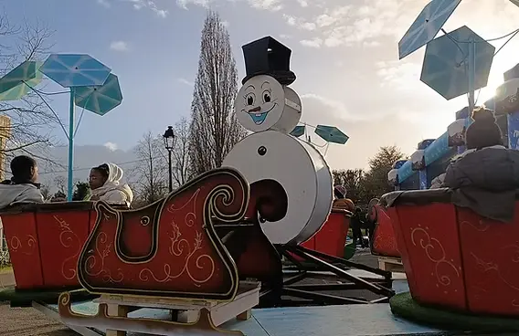 Manège de Noël - Manège écologique - - Sur Mesure Spectacles