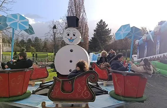 Manège de Noël - Manège écologique - - Sur Mesure Spectacles