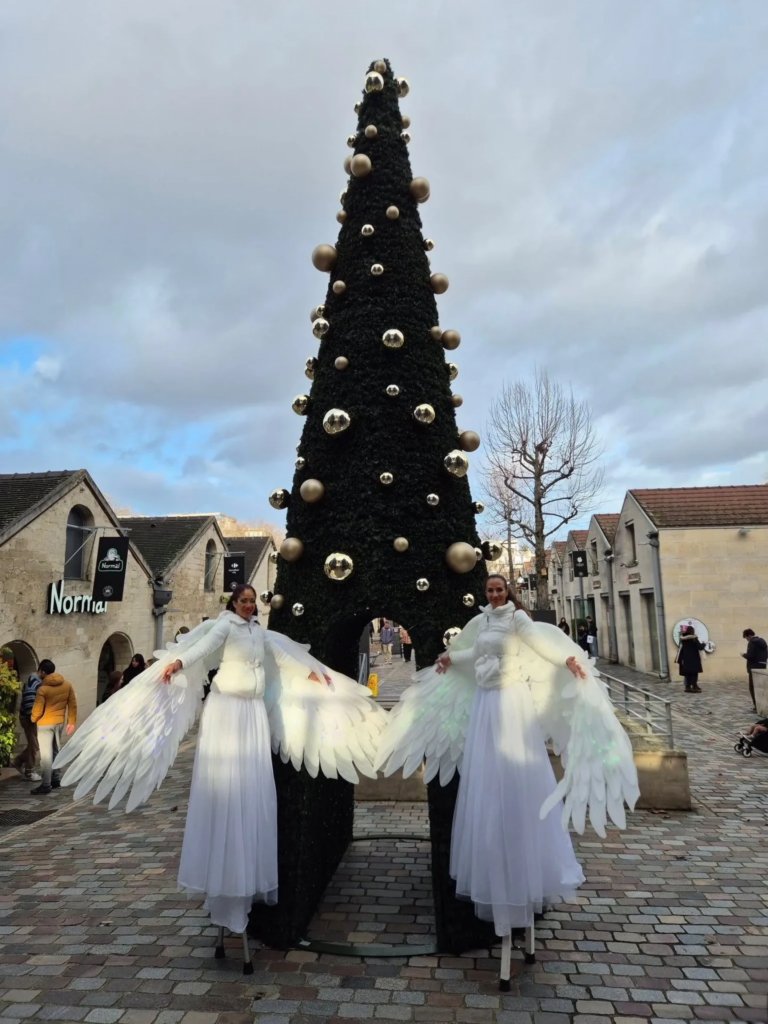 Les oiseaux majestueux- Echassiers en déambulation - Théâtre de rue - Sur Mesure Spectacles