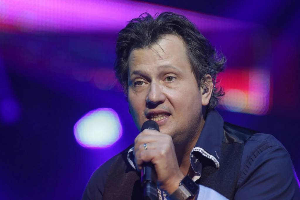 Sacha (Début de soirée) chanteur - - Concerts Années 80/90 - Sur Mesure Spectacles