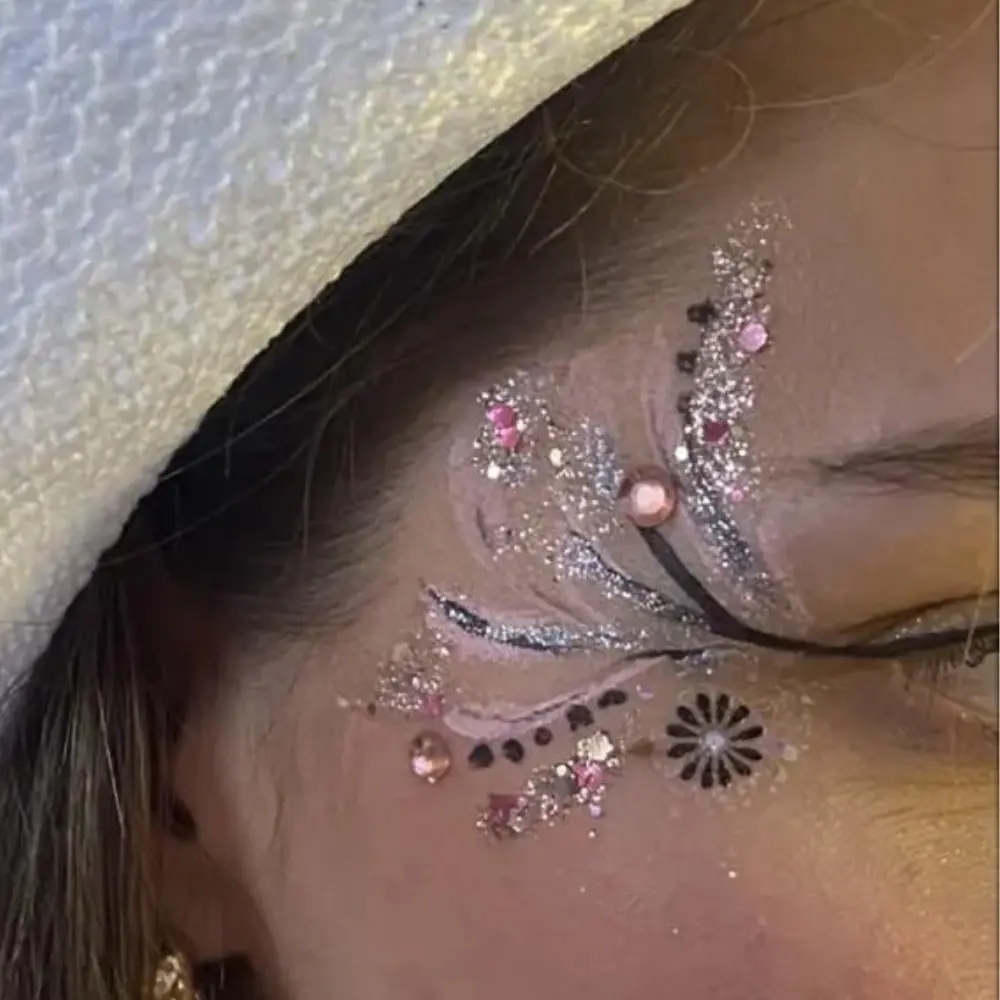 Tatouage paillettes- animation - Sur Mesure Spectacles