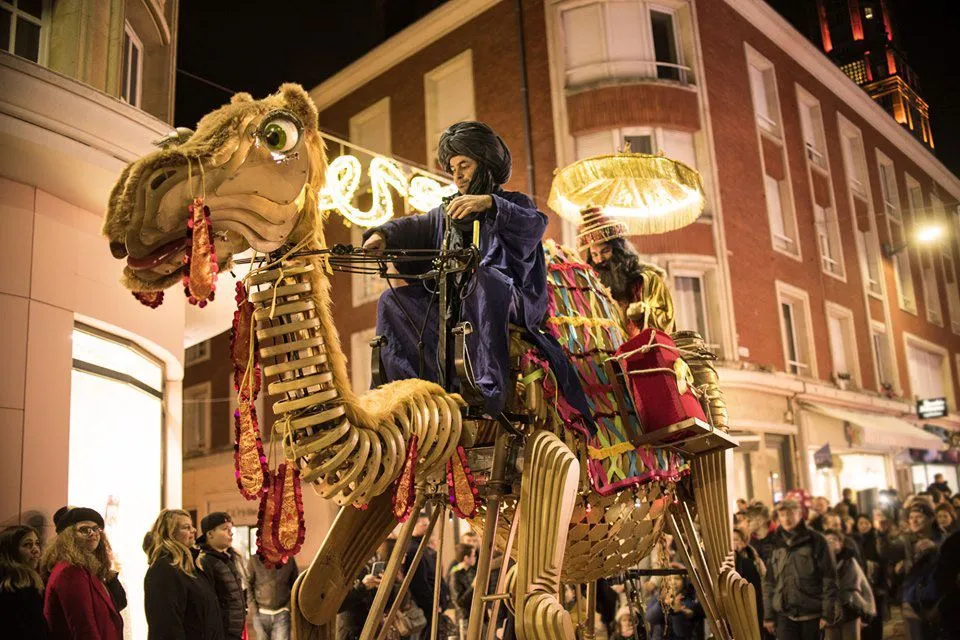 Le Grand Bazar de Balthazar - Spectacle fixe et déambulatoire - Sur Mesure Spectacles