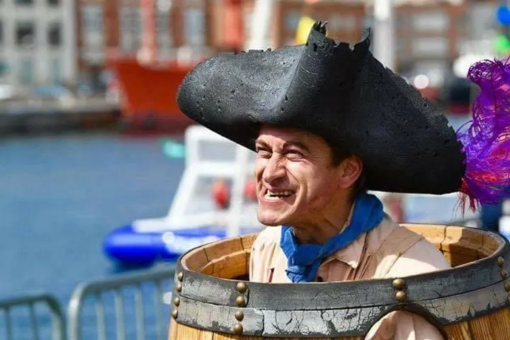 Les Barriques Pirates - Rencontres insolites - Sur Mesure Spectacles