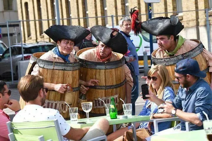 Les Barriques Pirates - Rencontres insolites - Sur Mesure Spectacles