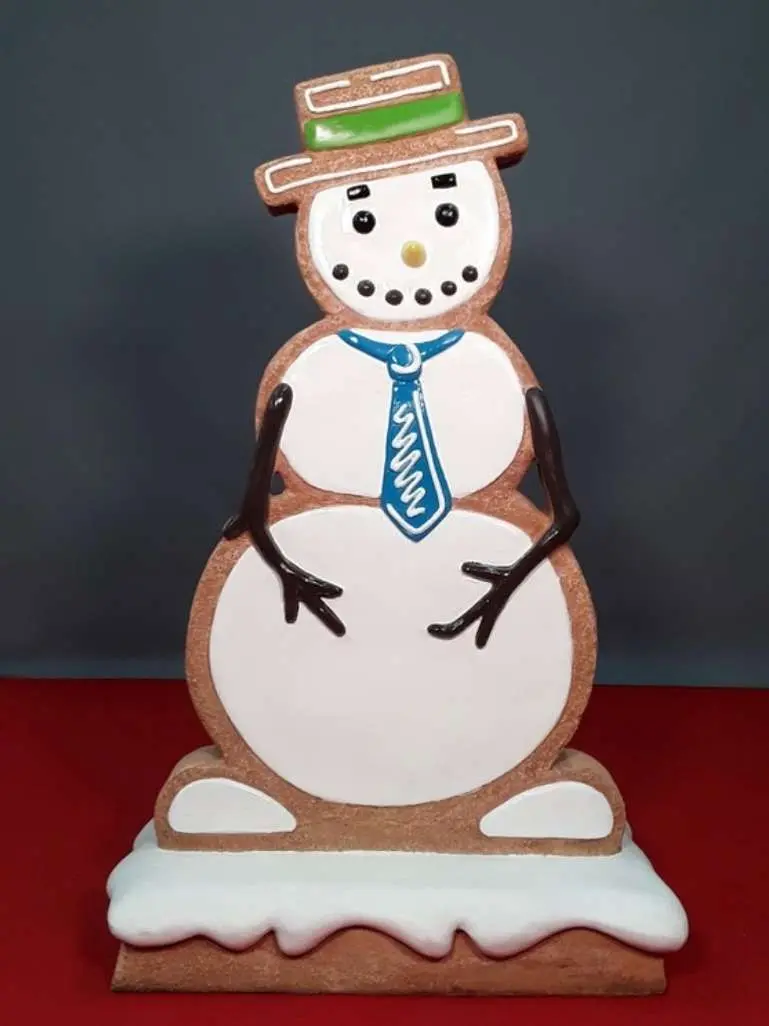 Bonhomme de neige pain d'épice - Location mobilier & décorations - Sur Mesure Spectacles