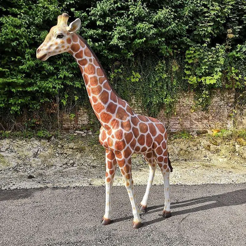 Girafe debout - Location mobilier & décorations - Sur Mesure Spectacles