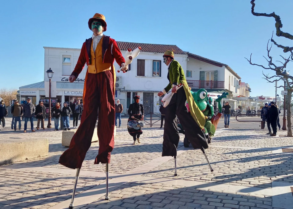 Folie Verte - Spectacle fixe et déambulatoire - Sur Mesure Spectacles