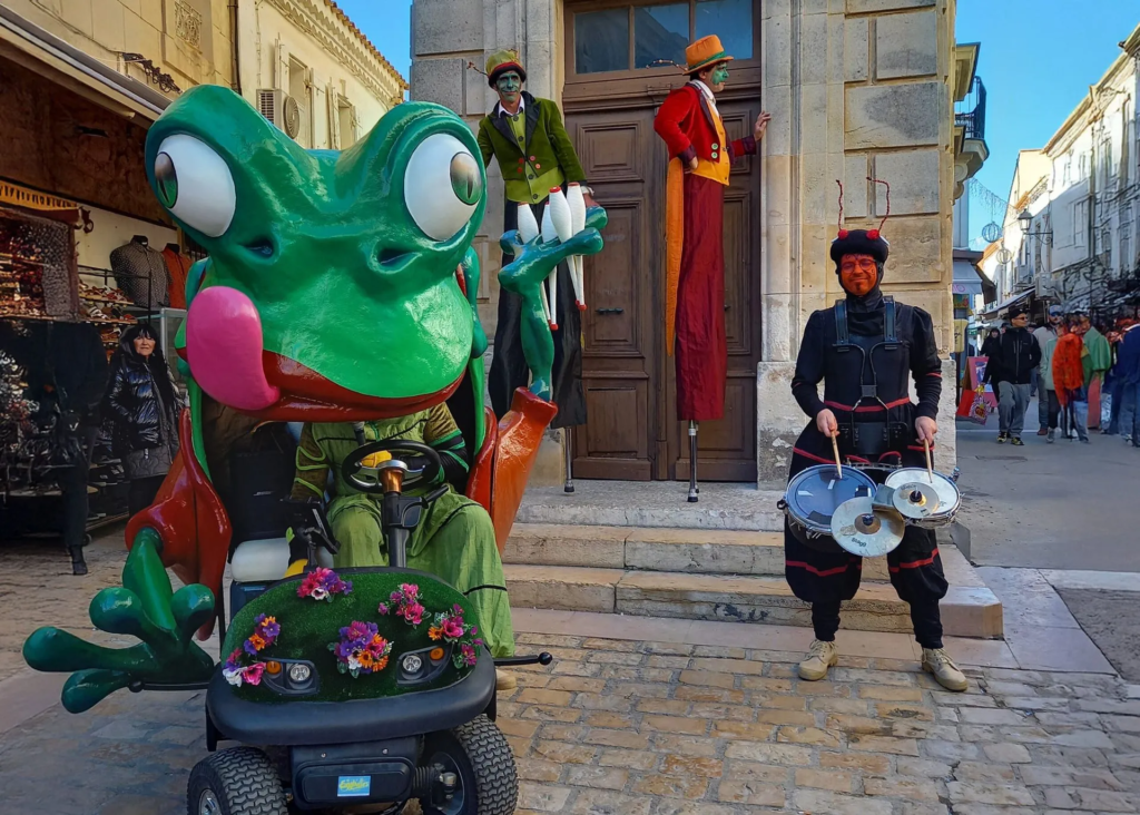 Folie Verte - Spectacle fixe et déambulatoire - Sur Mesure Spectacles