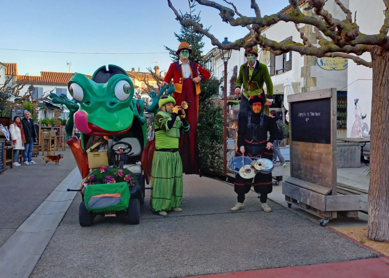 Folie Verte - Spectacle fixe et déambulatoire - Sur Mesure Spectacles