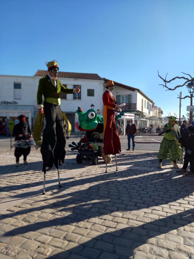 Folie Verte - Spectacle fixe et déambulatoire - Sur Mesure Spectacles