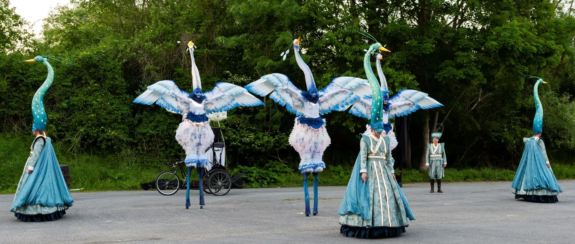 Les Gardiens des rêves - Spectacle fixe et déambulatoire - Sur Mesure Spectacles